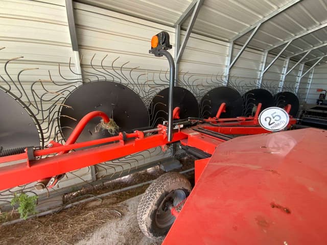 Image of Kuhn SR300 equipment image 3