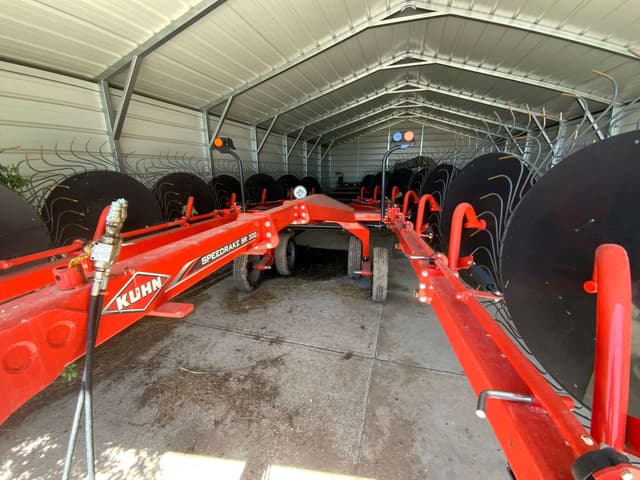 Image of Kuhn SR300 equipment image 1