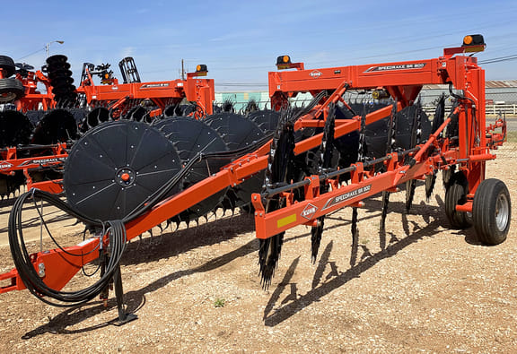 2023 Kuhn SR800 Equipment Image0