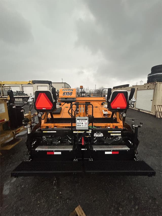 Image of LeeBoy 6150 equipment image 3