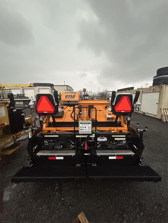 Image of LeeBoy 6150 equipment image 3