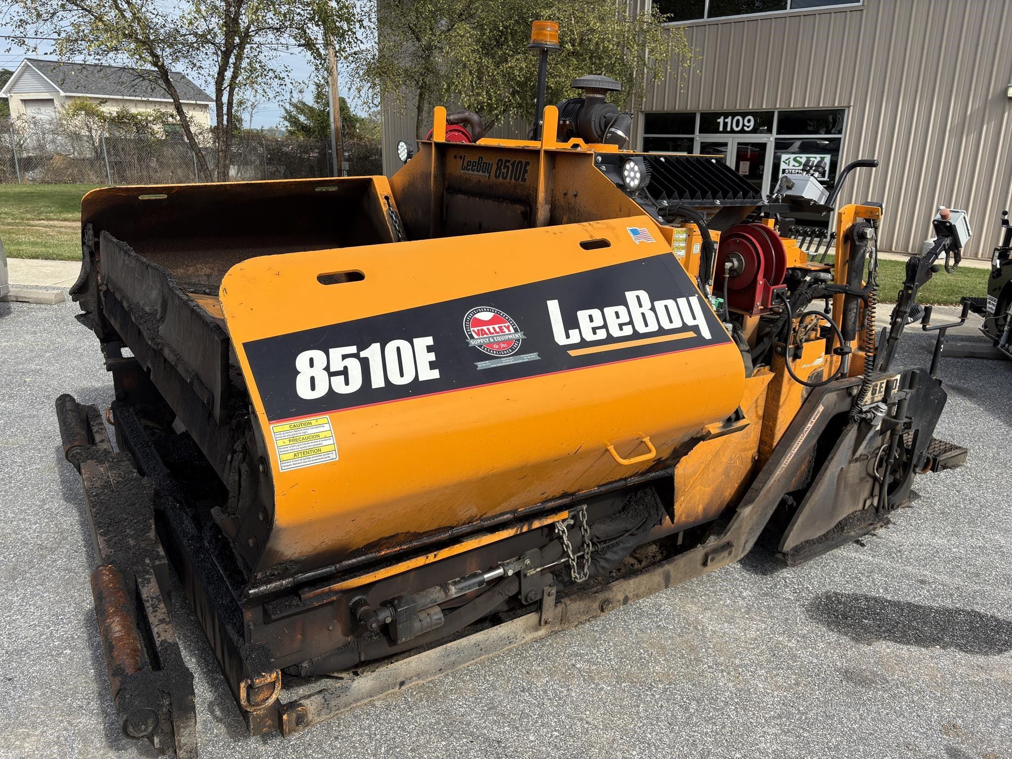 2023 LeeBoy 8510E Equipment Image0