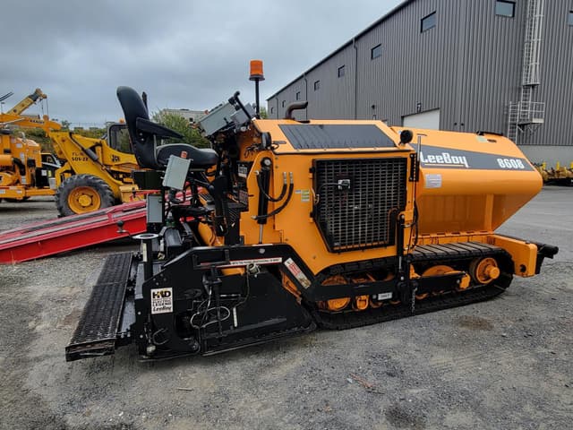 Image of LeeBoy 8608 equipment image 3