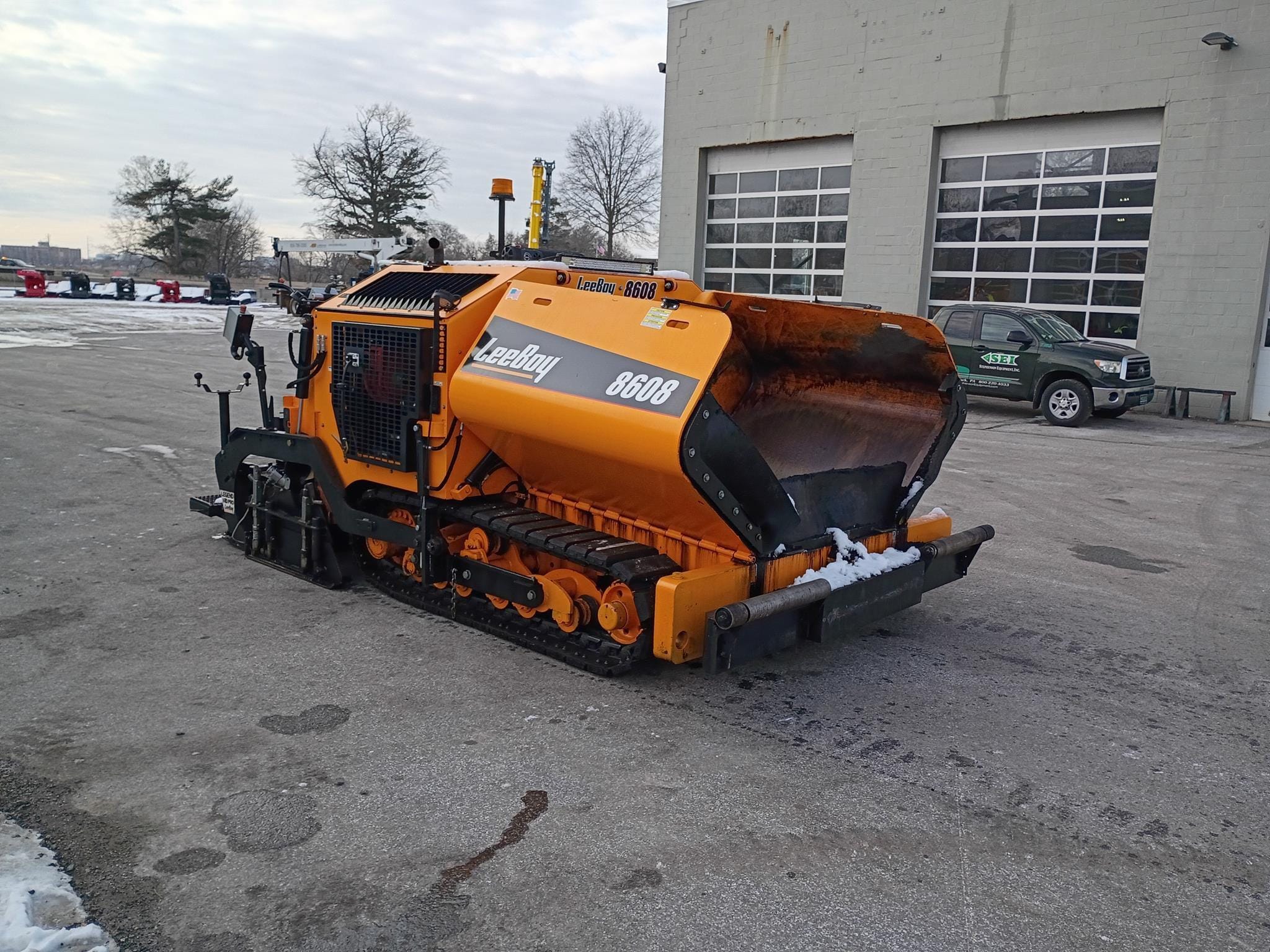 2023 LeeBoy 8608 Equipment Image0