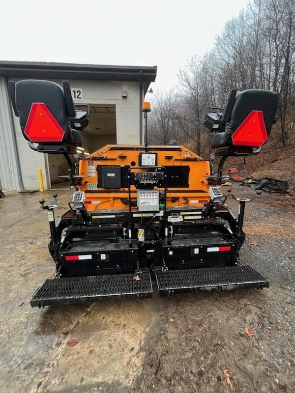 Image of LeeBoy 8616D equipment image 4