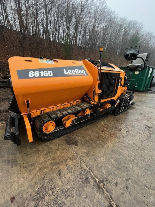 Image of LeeBoy 8616D equipment image 2