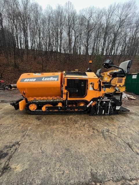 Image of LeeBoy 8616D equipment image 3