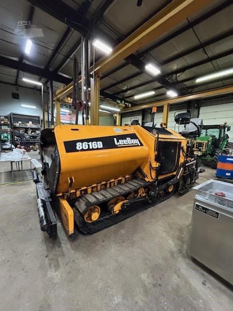2023 LeeBoy 8616D Equipment Image0