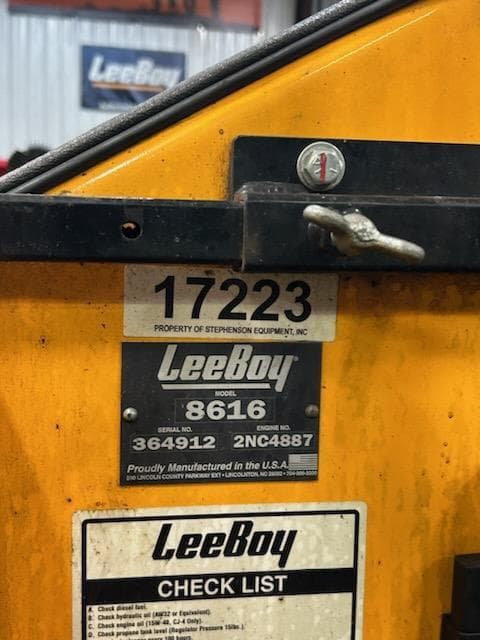 Image of LeeBoy 8616D equipment image 3