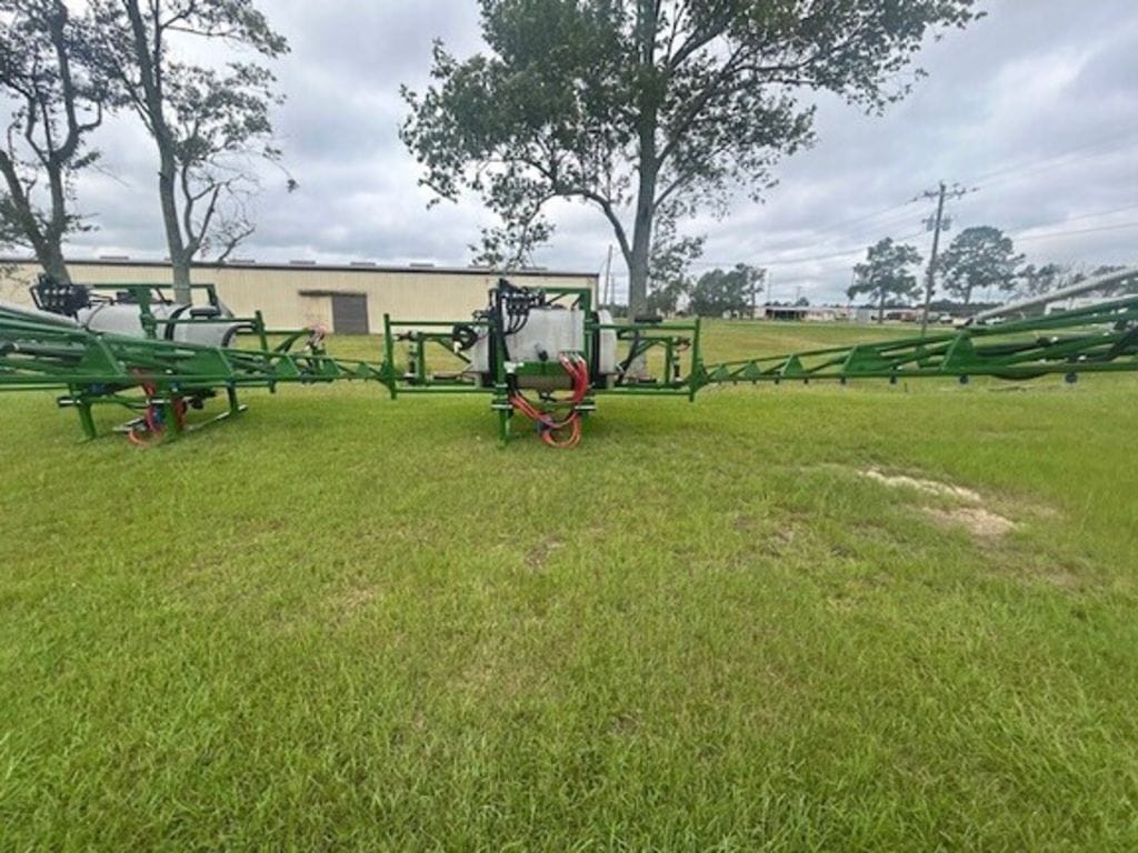 2023 LMC M30018 Equipment Image0