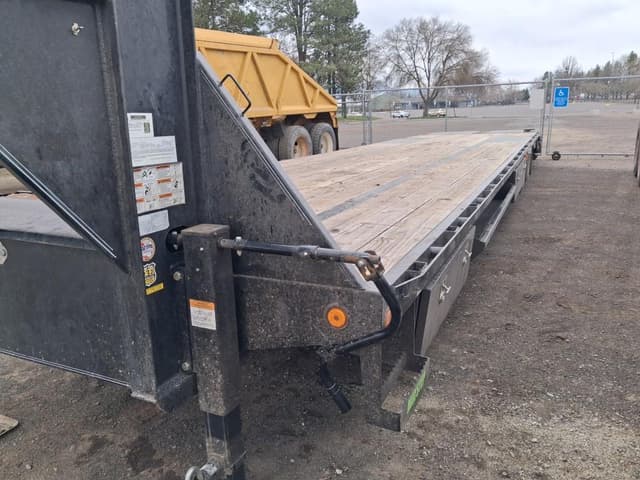 Image of Load Trail Low-Pro Gooseneck equipment image 3