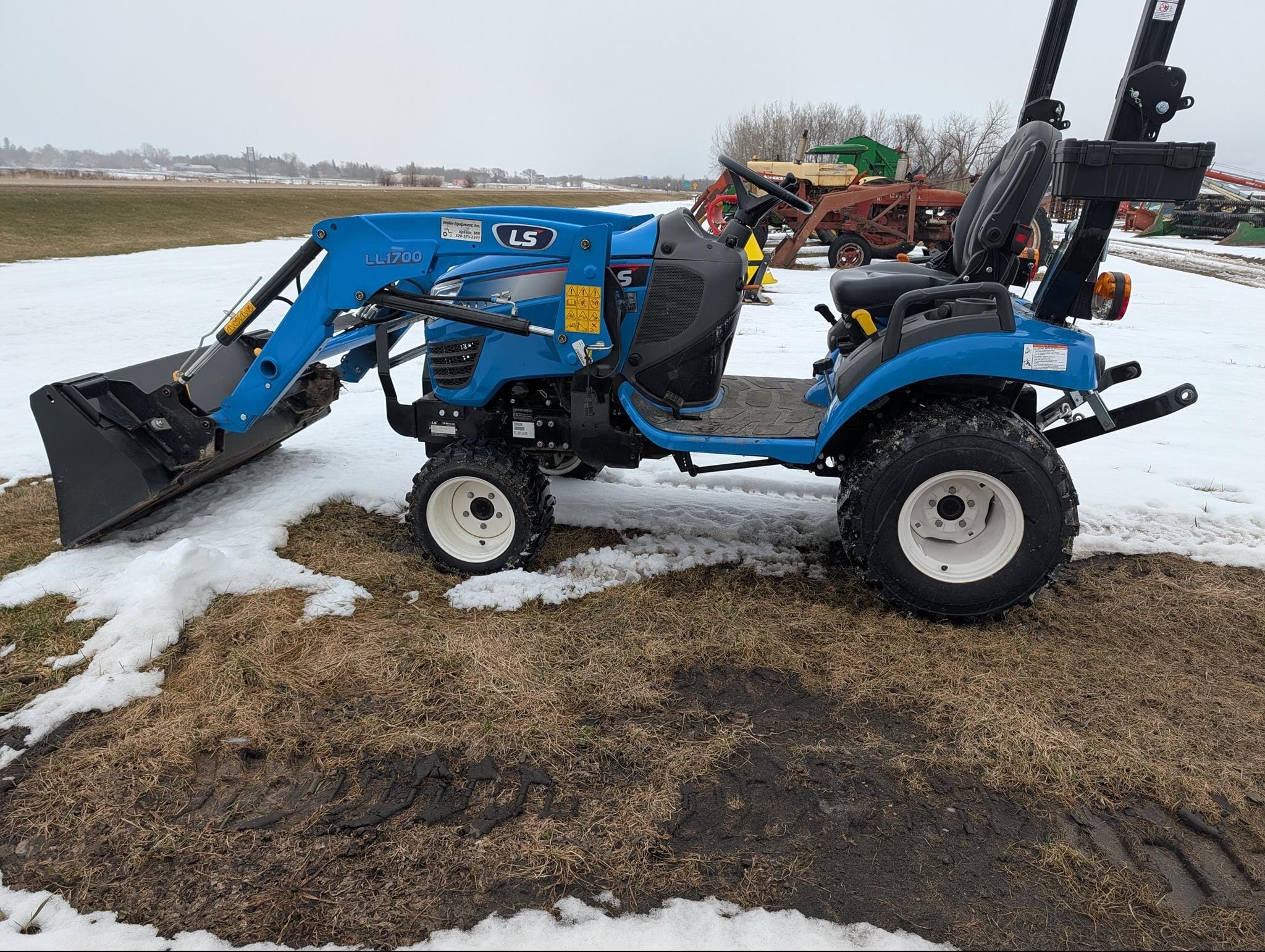 2023 LS MT125 Equipment Image0