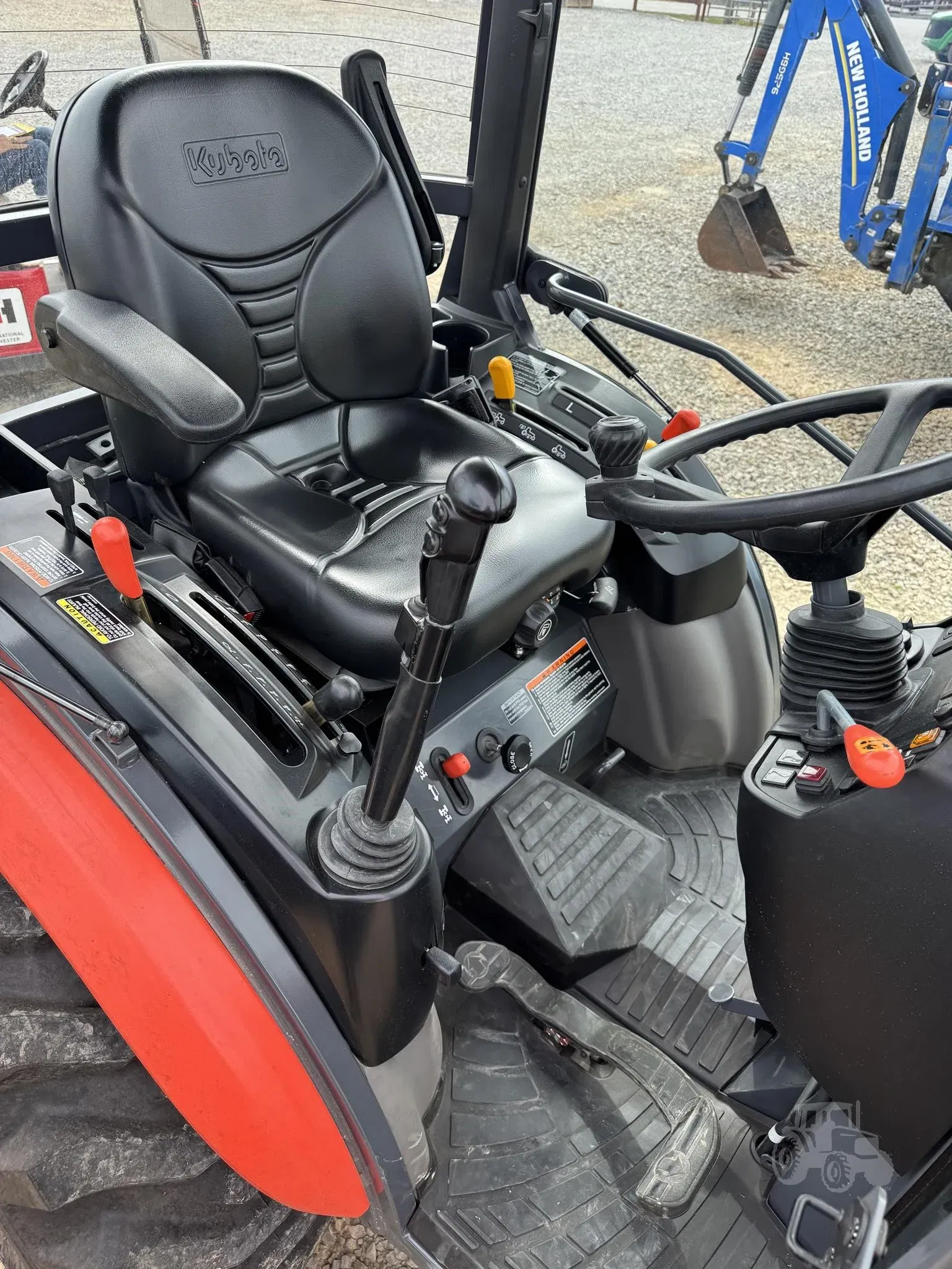 2023 Kubota LX2610HSDC Equipment Image0