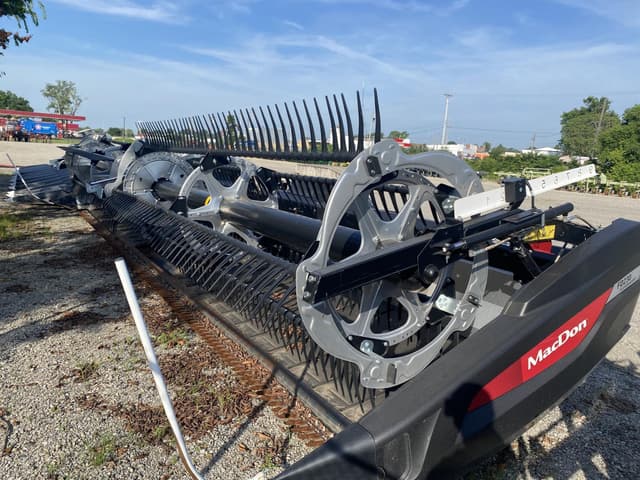 Image of MacDon FD230  equipment image 3