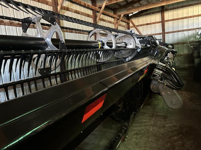 Image of MacDon FD240 equipment image 3