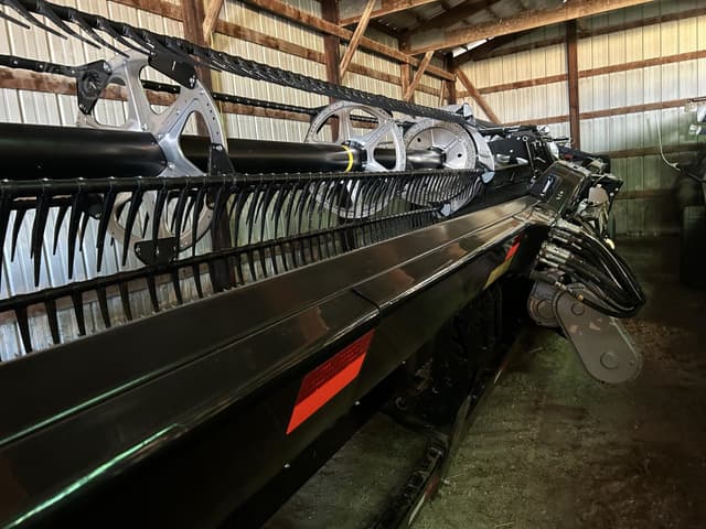 Image of MacDon FD240 equipment image 3