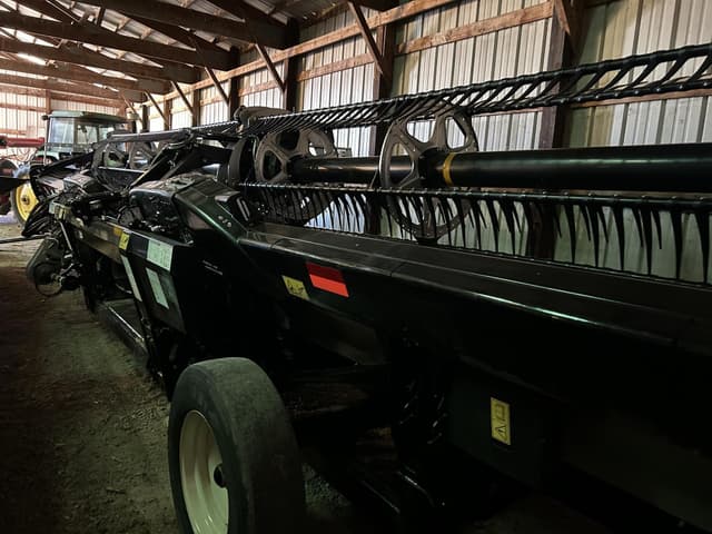 Image of MacDon FD240 equipment image 4