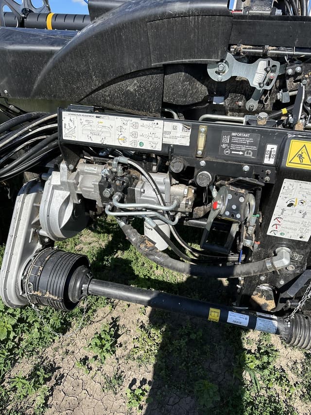Image of MacDon FD240 equipment image 2