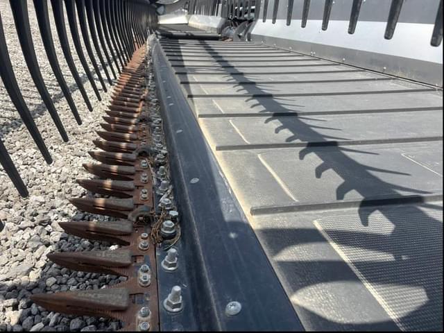 Image of MacDon FD240 equipment image 3