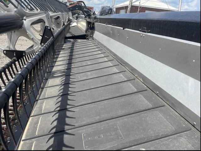 Image of MacDon FD240 equipment image 4