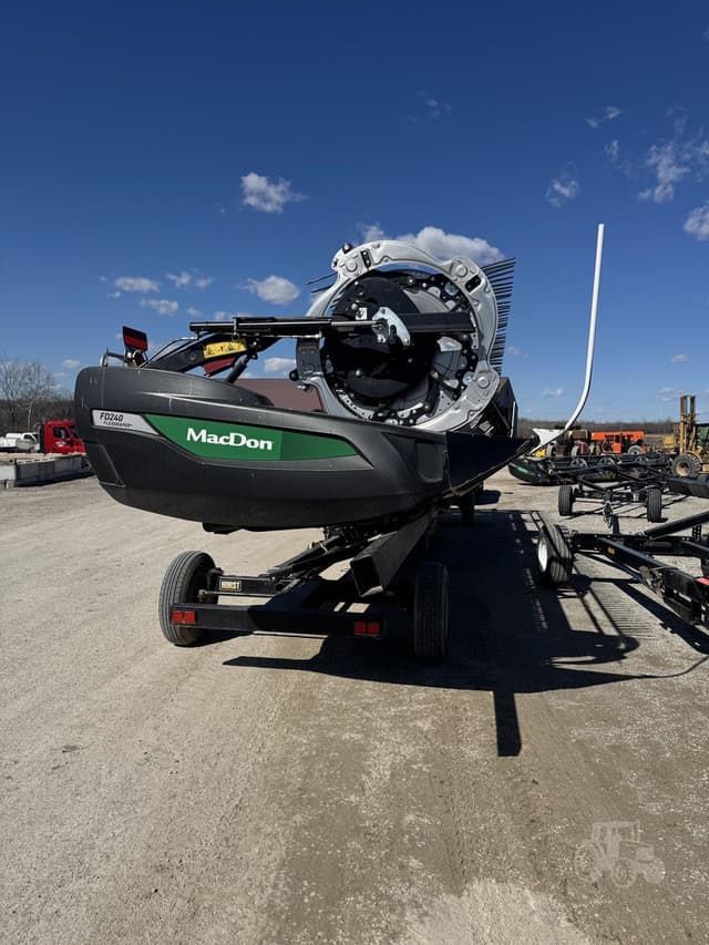 Image of MacDon FD240 equipment image 4