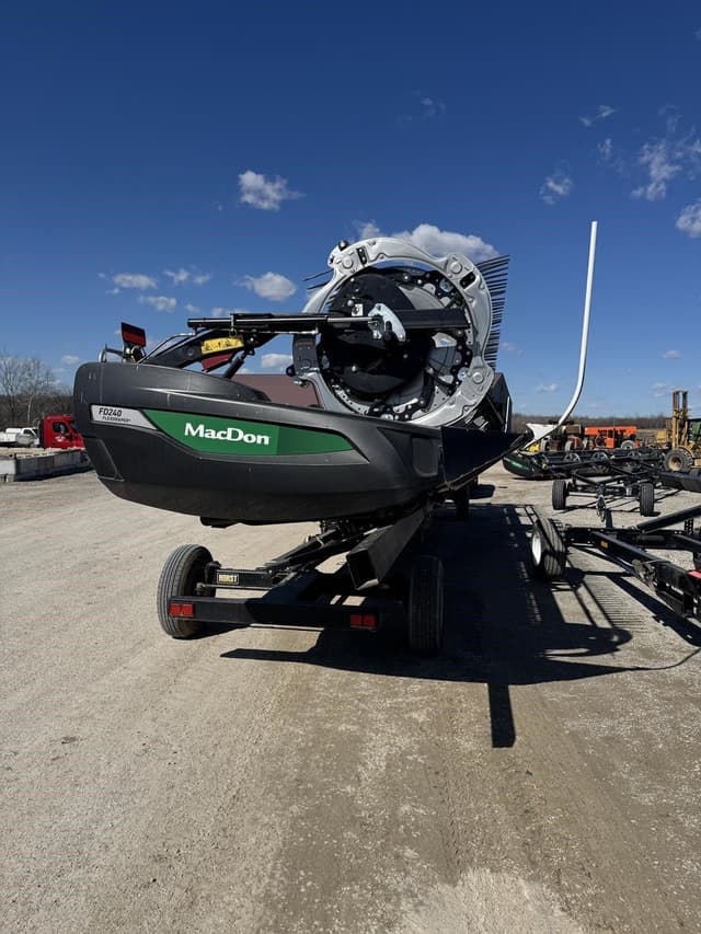 Image of MacDon FD240 equipment image 4