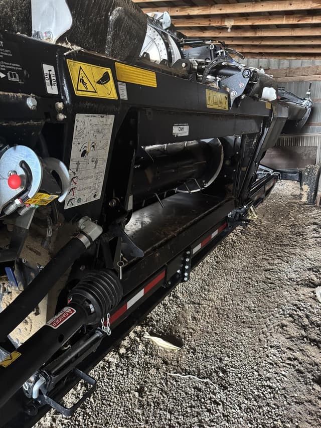 Image of MacDon FD240 equipment image 3
