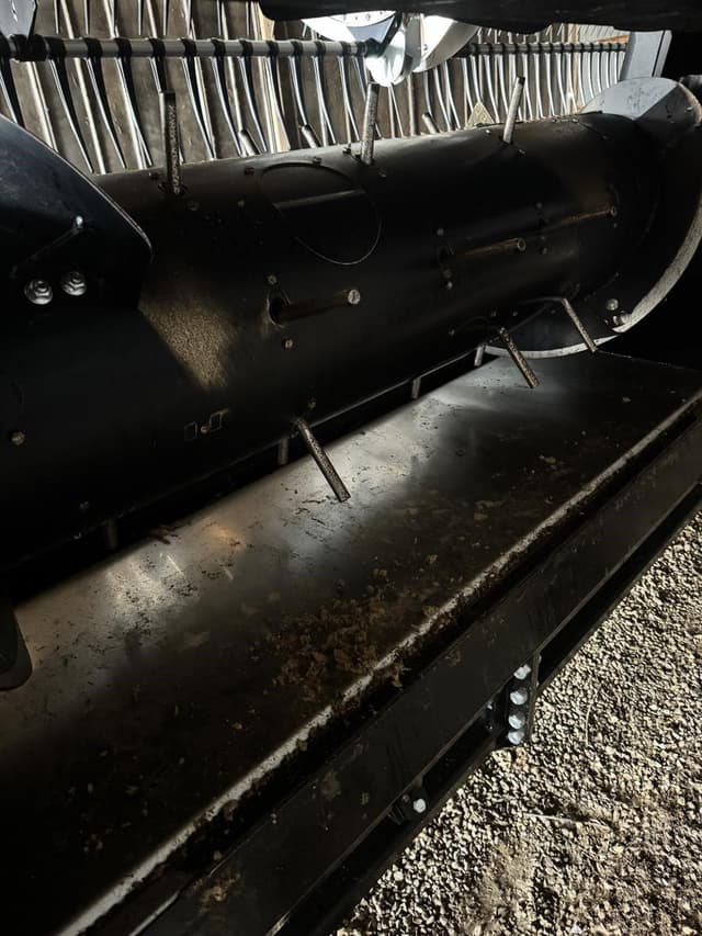 Image of MacDon FD240 equipment image 4