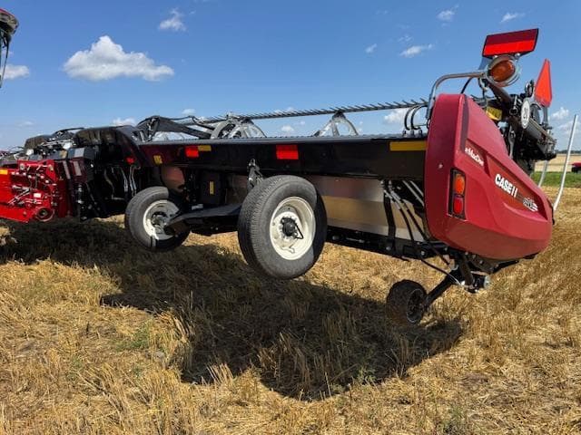 Image of MacDon FD245 equipment image 4