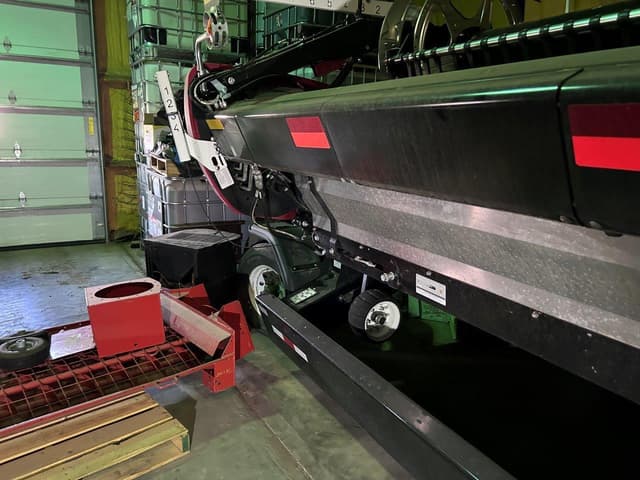 Image of MacDon FD250 equipment image 2