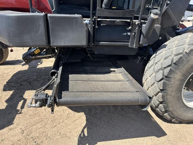 Image of MacDon M1240 equipment image 3