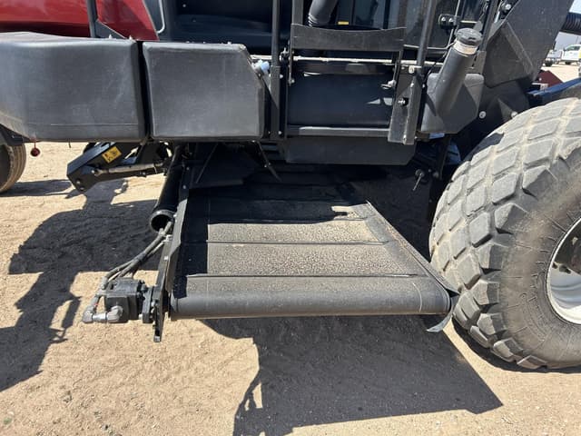 Image of MacDon M1240 equipment image 3