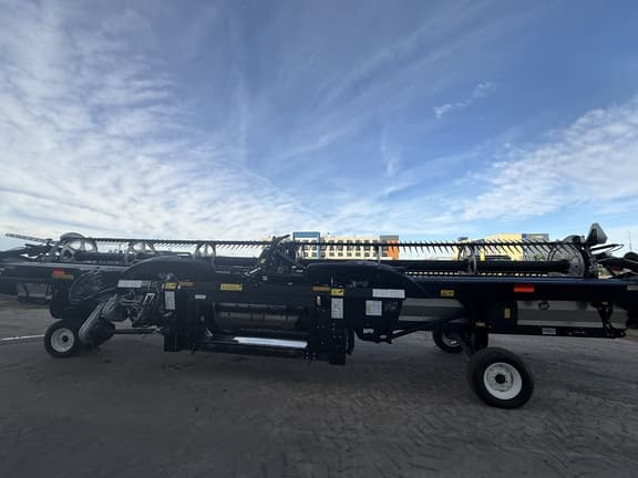 Image of MacDon FD235 equipment image 4