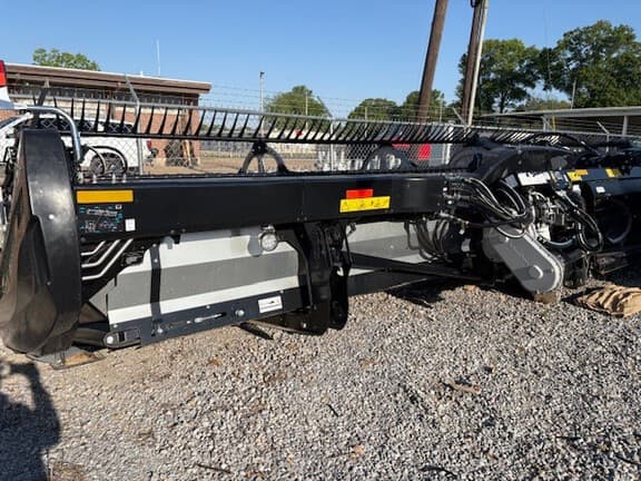 Image of MacDon FD235 equipment image 1