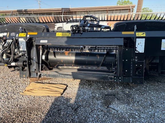 Image of MacDon FD235 equipment image 4