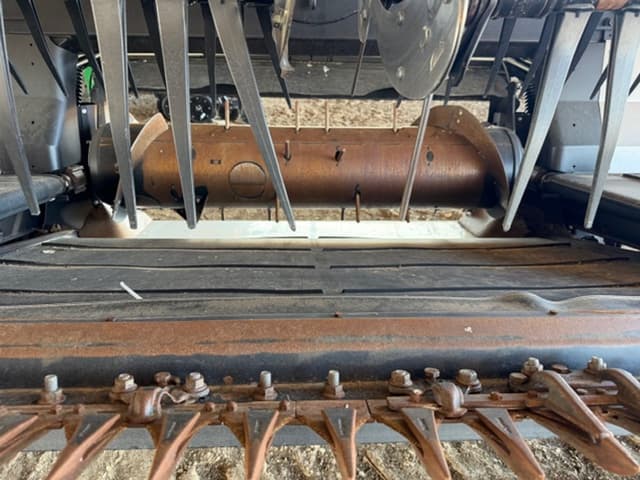 Image of MacDon FD240 equipment image 4