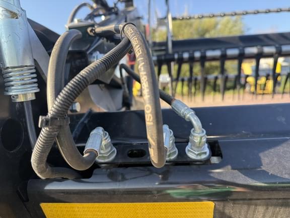 Image of MacDon FD240 equipment image 3