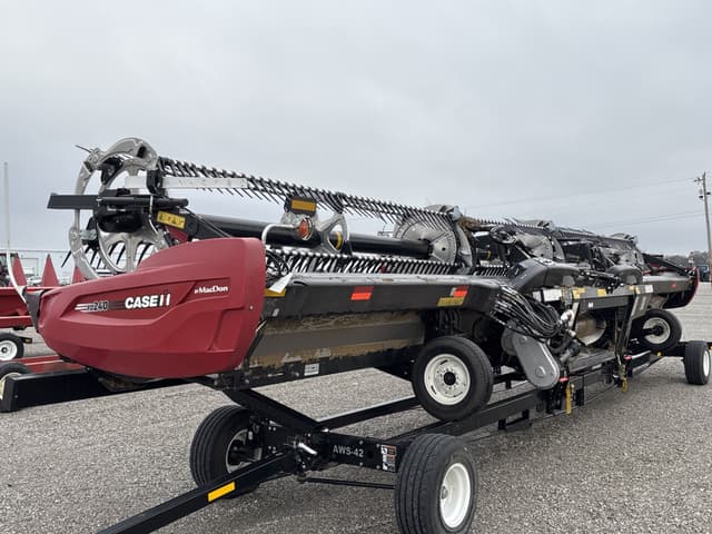 Image of MacDon FD240 equipment image 4