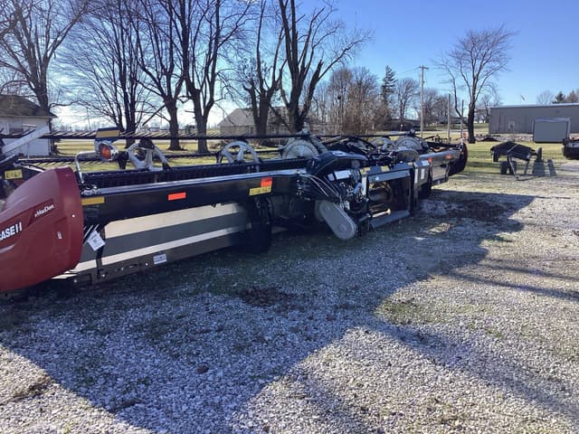 Image of MacDon FD240 equipment image 4