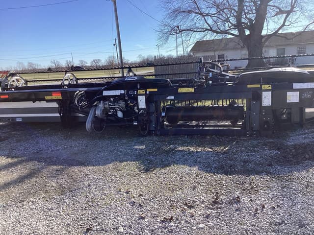 Image of MacDon FD240 equipment image 4