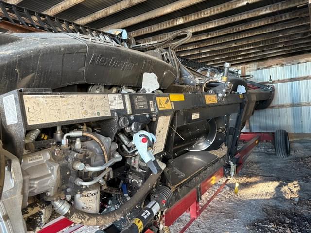 Image of MacDon FD240 equipment image 4