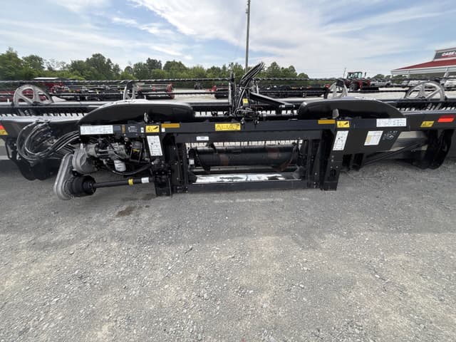 Image of MacDon FD240 equipment image 3