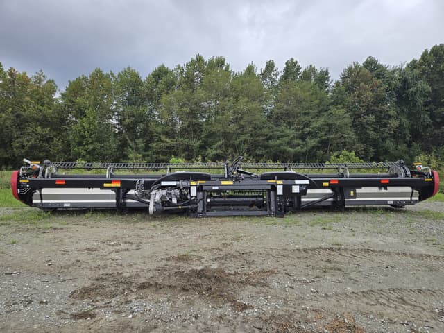 Image of MacDon FD240 equipment image 3