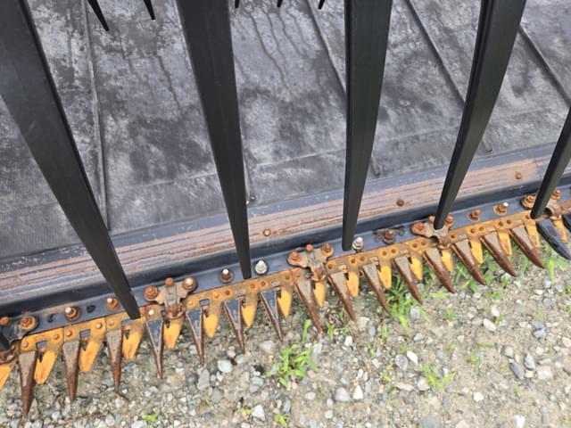 Image of MacDon FD240 equipment image 2