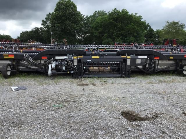 Image of MacDon FD245 equipment image 3