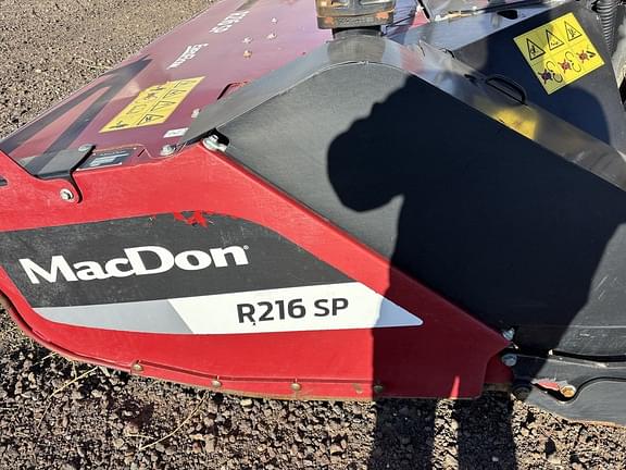 Image of MacDon M1240 equipment image 3