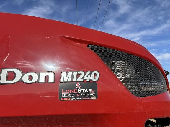 Image of MacDon M1240 equipment image 2