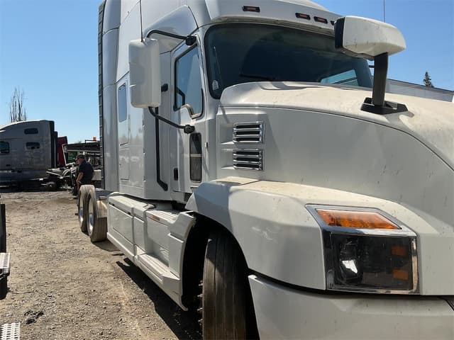 Image of Mack Anthem equipment image 3