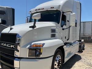 2023 Mack Anthem Image