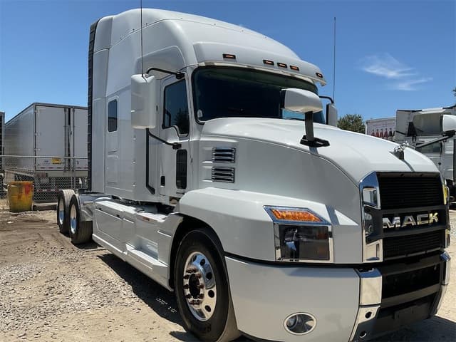 Image of Mack Anthem equipment image 4